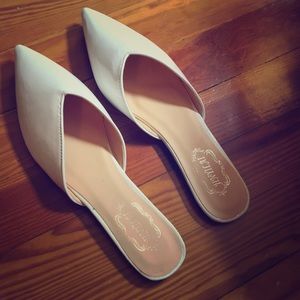 White point slide shoes